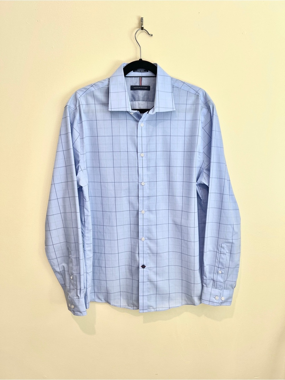 Tommy Hilfiger Button Up Shirt Men’s Slim Fit Light Blue Casual Dress Shirt